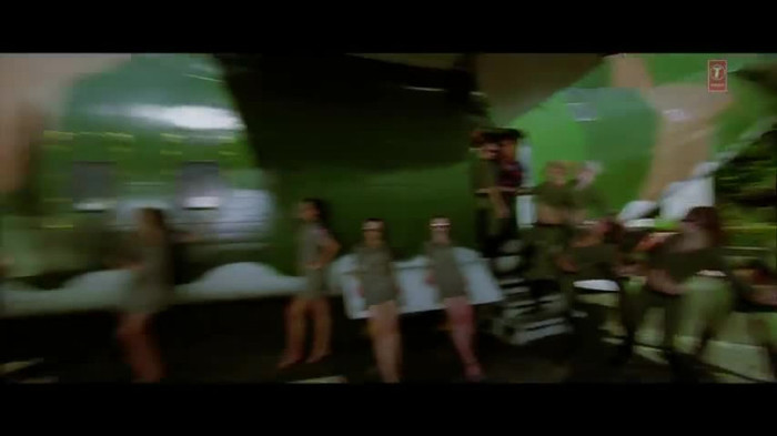 vlcsnap-00136 - Make Some Noise - Desi Boyz