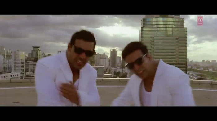 vlcsnap-00144 - Make Some Noise - Desi Boyz