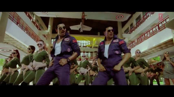 vlcsnap-00172 - Make Some Noise - Desi Boyz