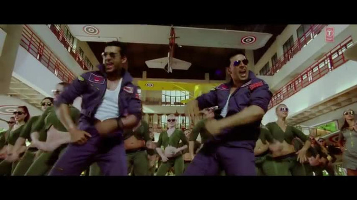 vlcsnap-00173 - Make Some Noise - Desi Boyz