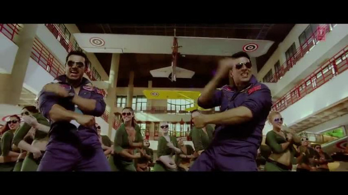 vlcsnap-00174 - Make Some Noise - Desi Boyz