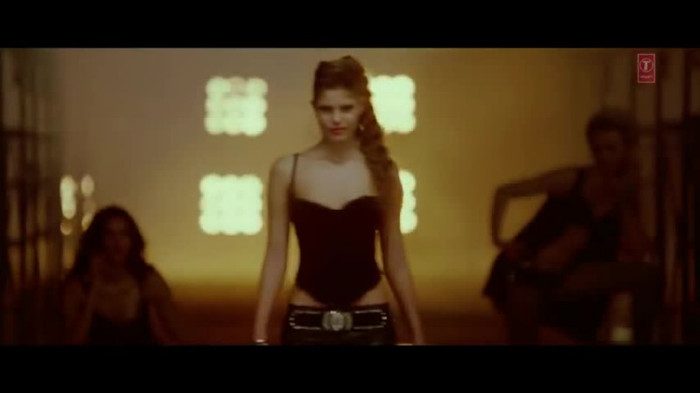 vlcsnap-00177 - Make Some Noise - Desi Boyz