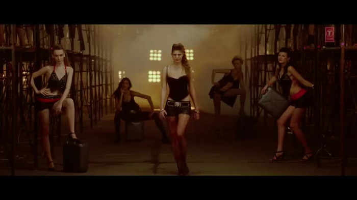 vlcsnap-00178 - Make Some Noise - Desi Boyz