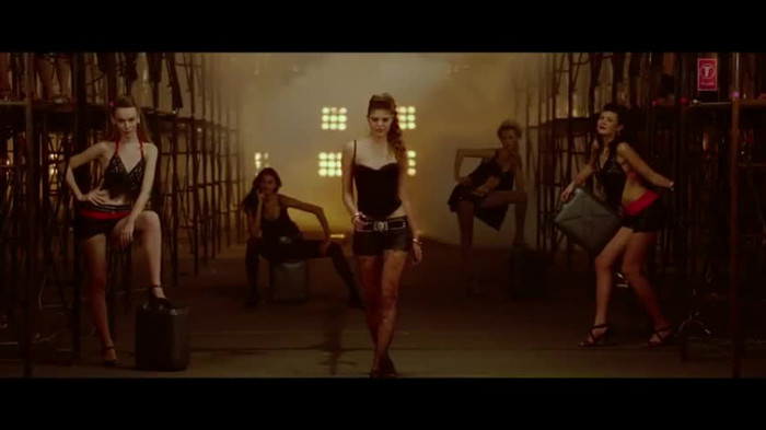 vlcsnap-00179 - Make Some Noise - Desi Boyz