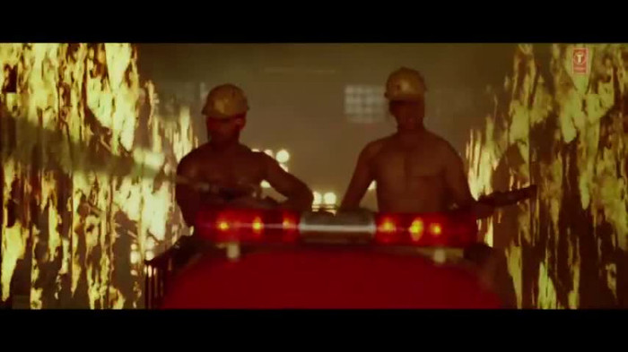 vlcsnap-00191 - Make Some Noise - Desi Boyz