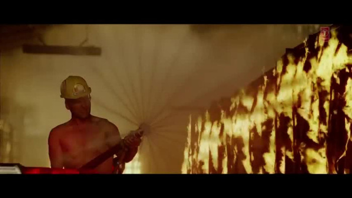 vlcsnap-00193 - Make Some Noise - Desi Boyz