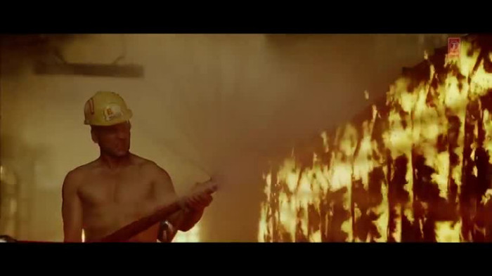 vlcsnap-00194 - Make Some Noise - Desi Boyz