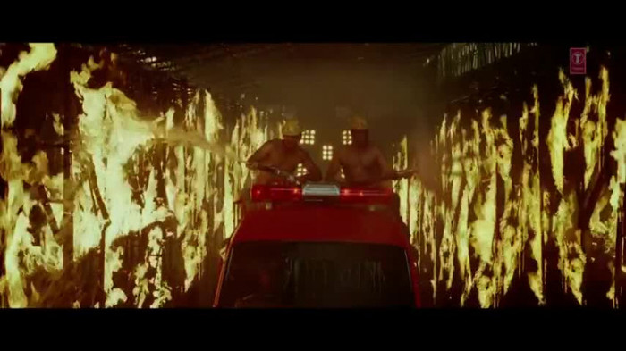 vlcsnap-00198 - Make Some Noise - Desi Boyz