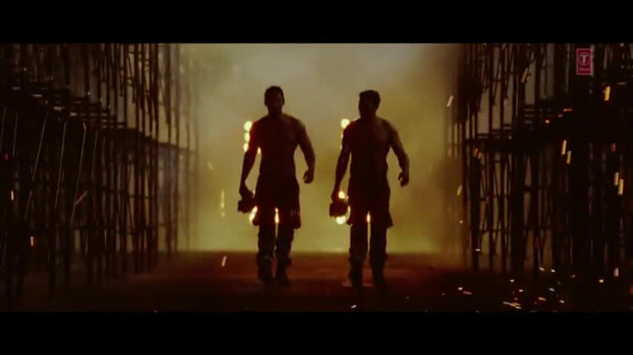 vlcsnap-00201 - Make Some Noise - Desi Boyz