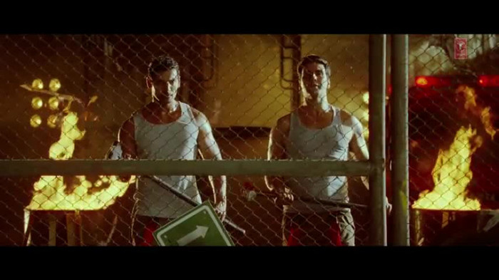 vlcsnap-00208 - Make Some Noise - Desi Boyz