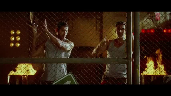 vlcsnap-00212 - Make Some Noise - Desi Boyz