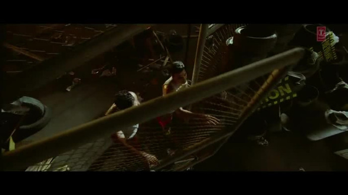 vlcsnap-00213 - Make Some Noise - Desi Boyz