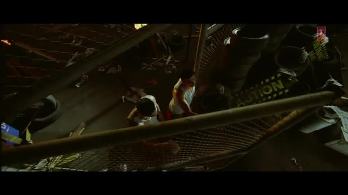 vlcsnap-00214 - Make Some Noise - Desi Boyz