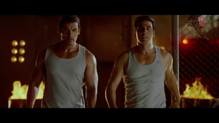 vlcsnap-00215 - Make Some Noise - Desi Boyz