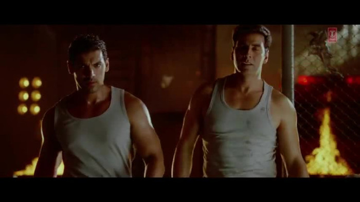 vlcsnap-00216 - Make Some Noise - Desi Boyz