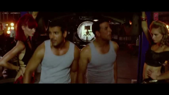 vlcsnap-00223 - Make Some Noise - Desi Boyz