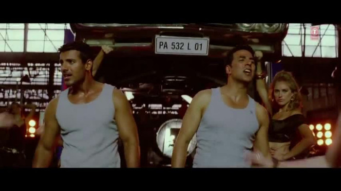 vlcsnap-00224 - Make Some Noise - Desi Boyz