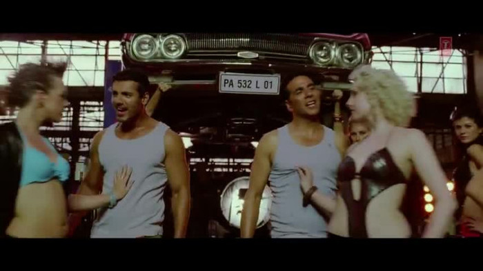 vlcsnap-00225 - Make Some Noise - Desi Boyz