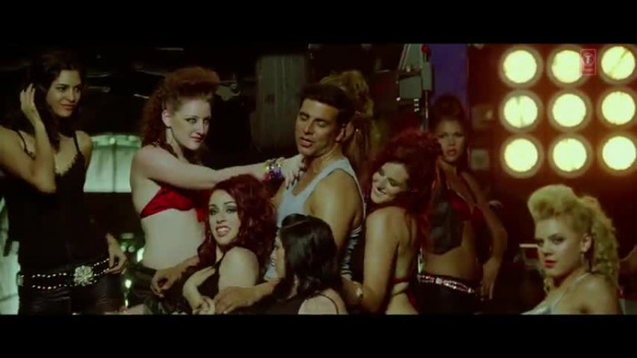 vlcsnap-00228 - Make Some Noise - Desi Boyz