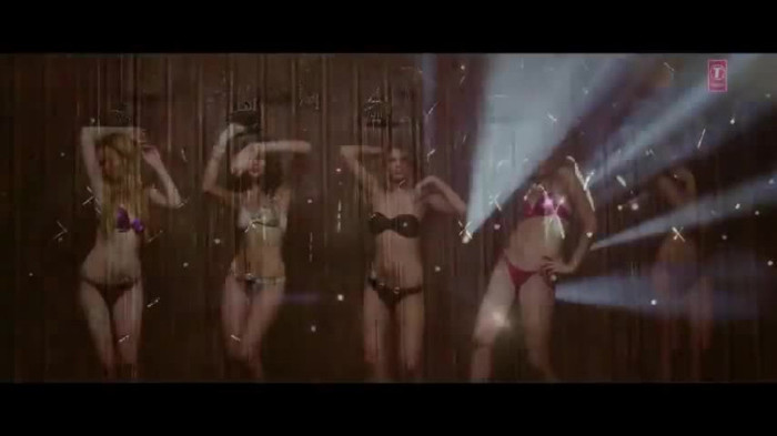 vlcsnap-00235 - Make Some Noise - Desi Boyz