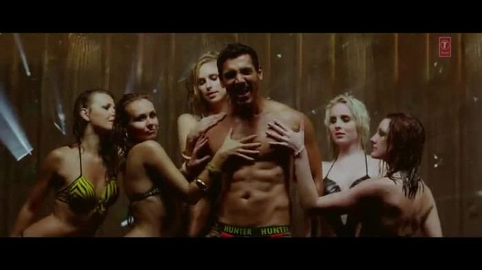 vlcsnap-00239 - Make Some Noise - Desi Boyz
