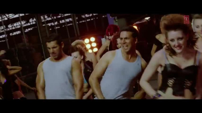 vlcsnap-00243 - Make Some Noise - Desi Boyz