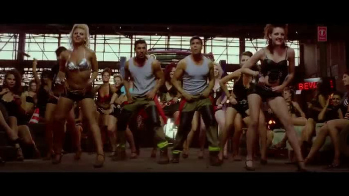 vlcsnap-00247 - Make Some Noise - Desi Boyz