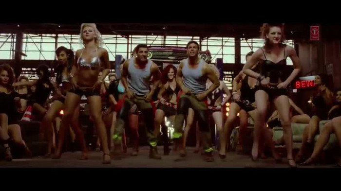 vlcsnap-00248 - Make Some Noise - Desi Boyz