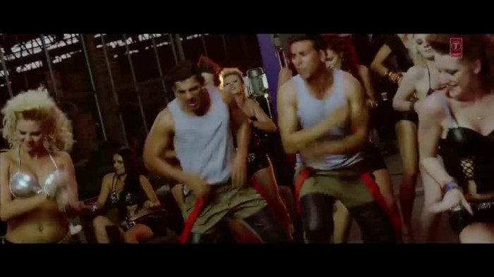 vlcsnap-00251 - Make Some Noise - Desi Boyz