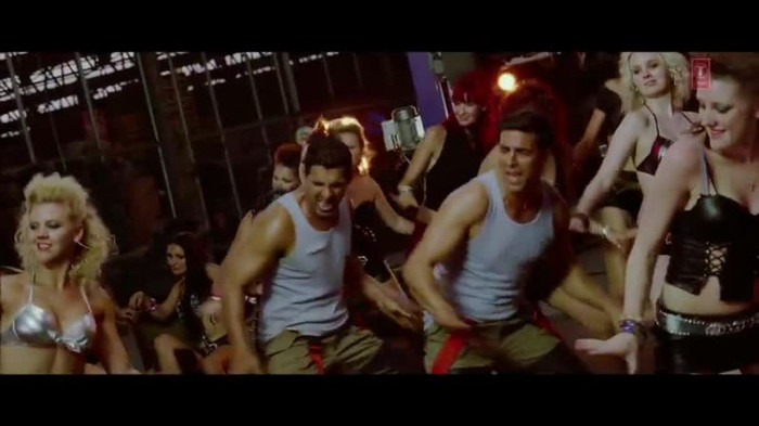 vlcsnap-00252 - Make Some Noise - Desi Boyz