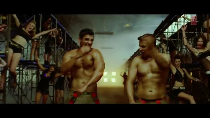 vlcsnap-00266 - Make Some Noise - Desi Boyz