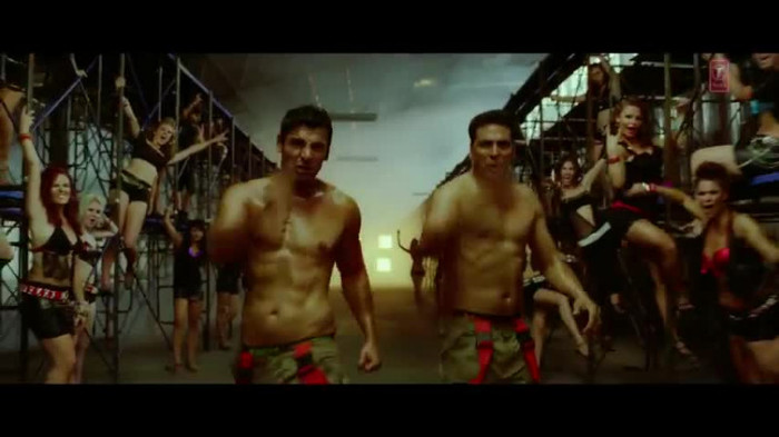 vlcsnap-00269 - Make Some Noise - Desi Boyz