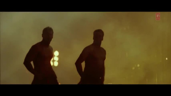 vlcsnap-00275 - Make Some Noise - Desi Boyz