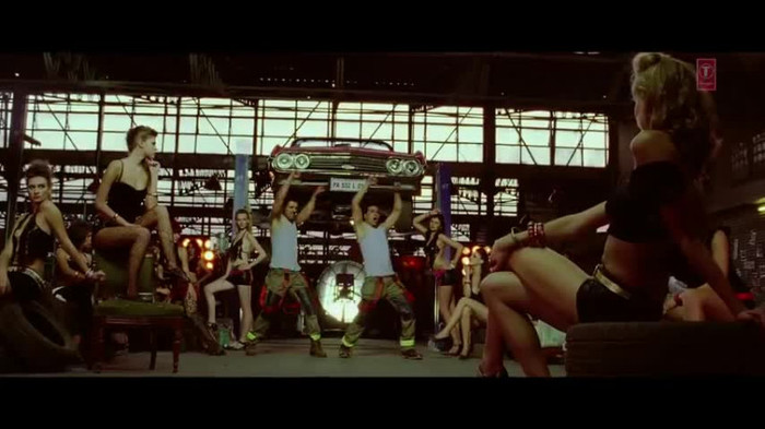 vlcsnap-00278 - Make Some Noise - Desi Boyz