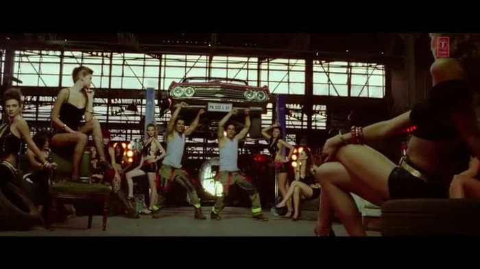 vlcsnap-00279 - Make Some Noise - Desi Boyz