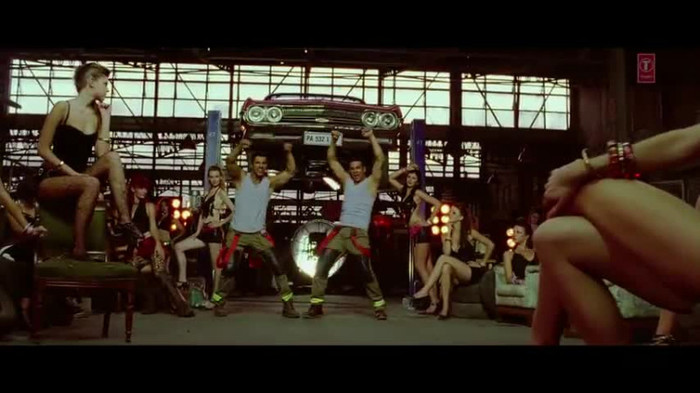 vlcsnap-00280 - Make Some Noise - Desi Boyz