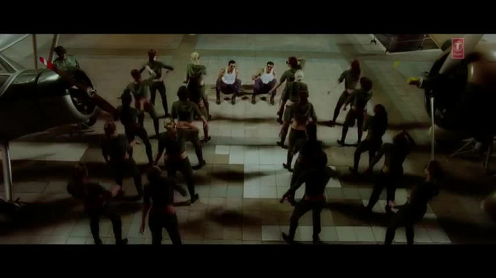 vlcsnap-00287 - Make Some Noise - Desi Boyz