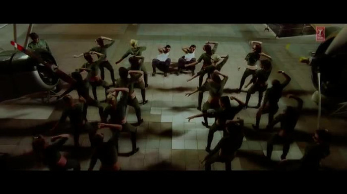 vlcsnap-00288 - Make Some Noise - Desi Boyz