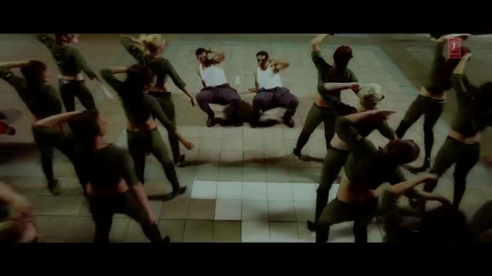 vlcsnap-00290 - Make Some Noise - Desi Boyz