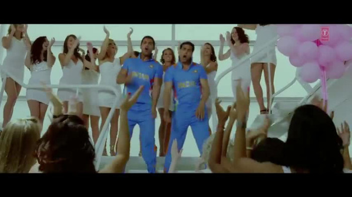 vlcsnap-00296 - Make Some Noise - Desi Boyz