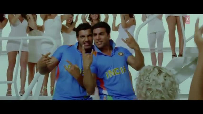 vlcsnap-00303 - Make Some Noise - Desi Boyz