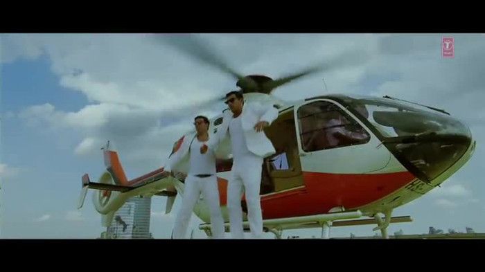 vlcsnap-00312 - Make Some Noise - Desi Boyz