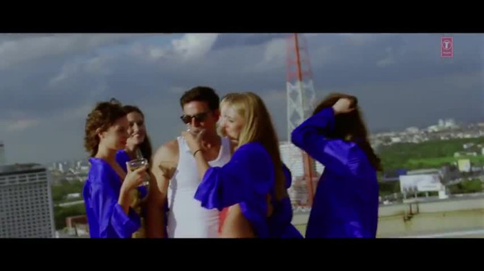 vlcsnap-00324 - Make Some Noise - Desi Boyz