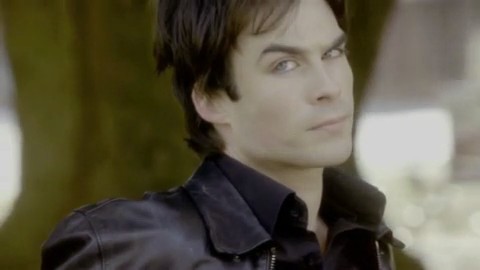 - BACKKK! care mai esti? :)) *se uita prin colturi fluierand*