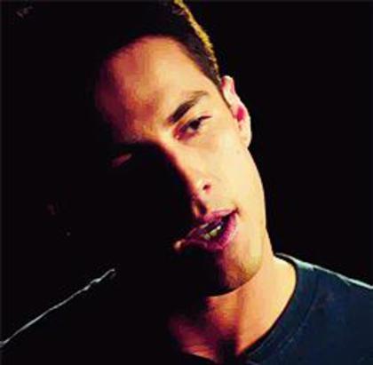 ღ. bah nu mai spune unde te uity k instintu celuilalth care aude e sa faca acelashy lucru=]]#d^rade^