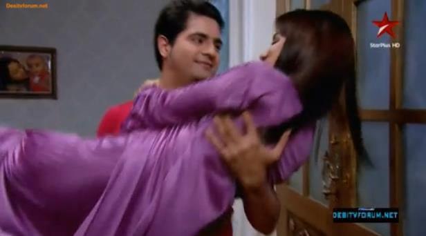 563920_370938762984259_1432722025_n