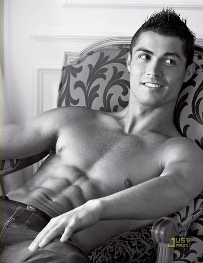 cristiano-ronaldo-armani-ads-01_0 - BuNaCiUnI