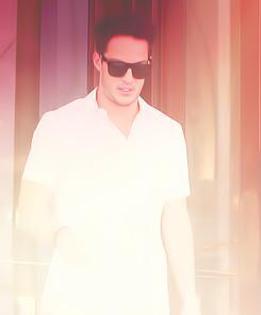 ღ. momenthan n`am niki`o idee sa luath curenthu in camera cu ideey= ]]]