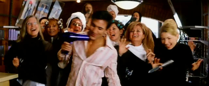 vlcsnap-00347 - Kuch Tu Hua Hai