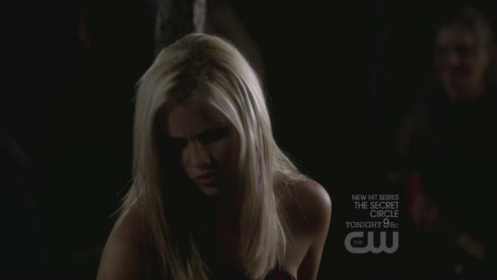 miemi zici ? [ sil da si ea jos ] undee dracu e celalat tricoou ?